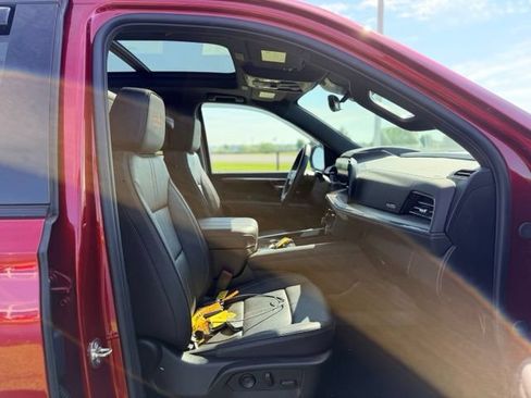Used 2025 Chevrolet Suburban High Country AWD/4WD image 10
