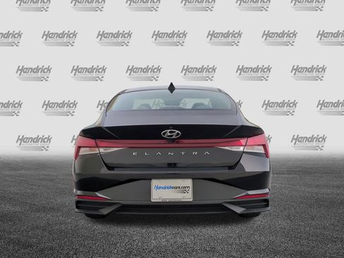 Used 2022 Hyundai Elantra SEL w/ Convenience Package FWD image 9