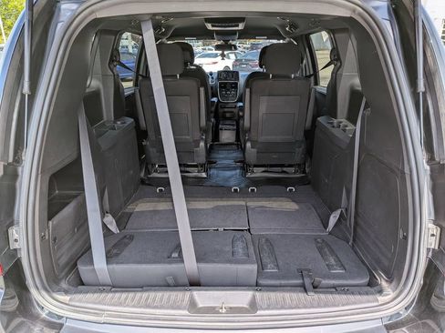 Used 2019 Dodge Grand Caravan SE FWD image 24