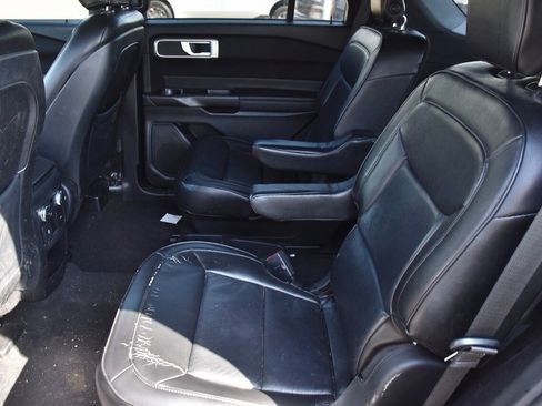 Used 2020 Ford Explorer XLT image 11