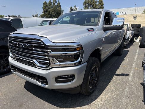 Used 2026 RAM 2500 Laramie AWD/4WD image 2