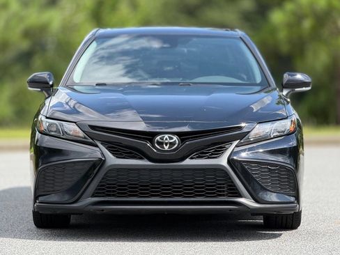Used 2021 Toyota Camry SE AWD/4WD image 3