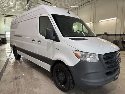 Used 2024 Mercedes-Benz eSprinter 170 Cargo image 10