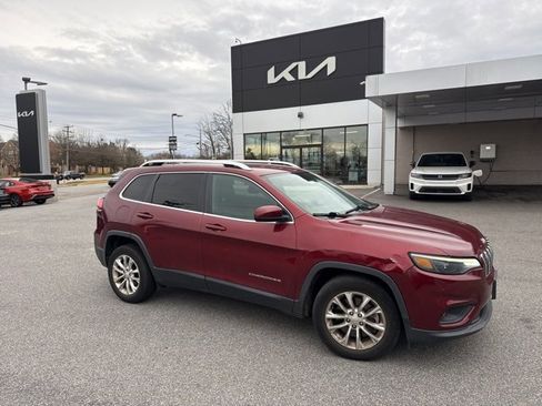 Used 2019 Jeep Cherokee Latitude w/ Popular Appearance Group image 1