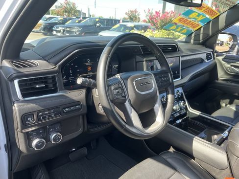 Used 2024 GMC Yukon Denali AWD/4WD image 9