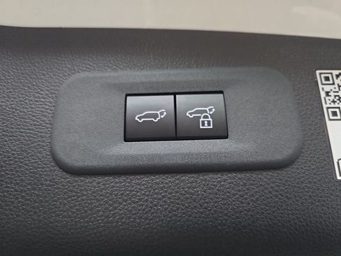 Used 2025 Toyota Crown Signia w/ Advanced Technology Package AWD/4WD image 16