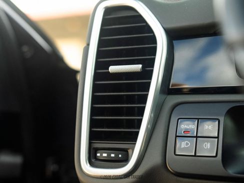 Used 2019 Porsche Cayenne Turbo image 41