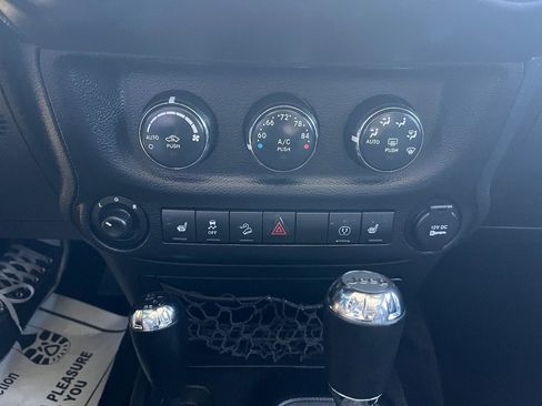Used 2015 Jeep Wrangler Unlimited Sahara w/ Connectivity Group AWD/4WD image 14