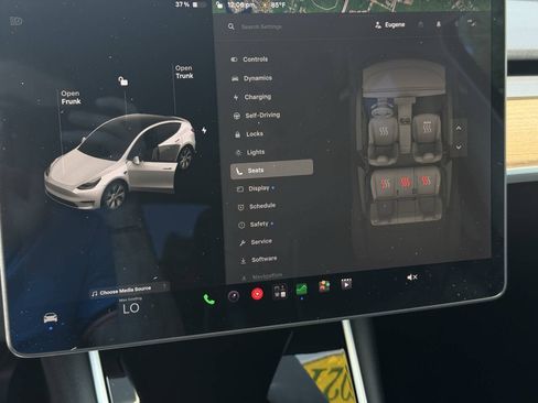 Used 2021 Tesla Model Y Long Range AWD/4WD image 23