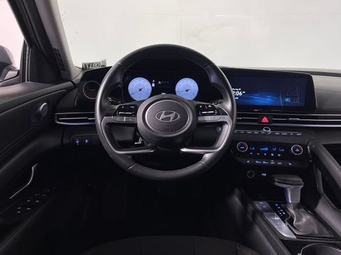 Certified 2025 Hyundai Elantra SEL FWD image 15