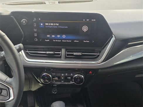 Used 2024 Chevrolet Trax ACTIV w/ Sunroof Package image 18