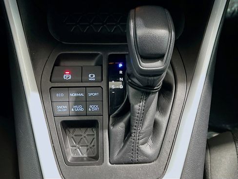 Used 2023 Toyota RAV4 LE AWD/4WD image 12