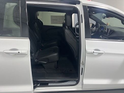 New 2025 Chrysler Voyager LX image 26