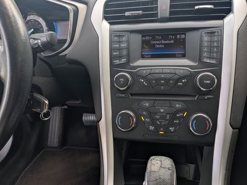 Used 2013 Ford Fusion SE FWD image 16