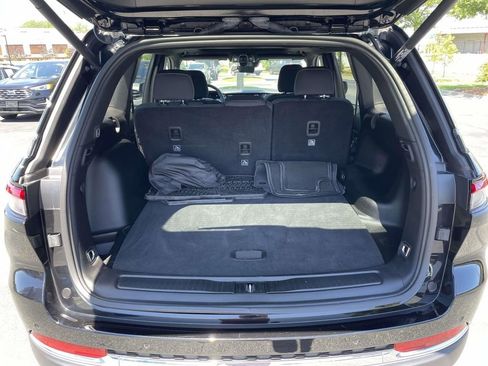 Used 2025 Jeep Grand Cherokee Laredo X w/ Luxury Tech Group I AWD/4WD image 13