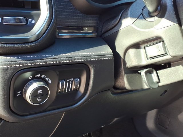 Used 2024 RAM 2500 Limited AWD/4WD image 23