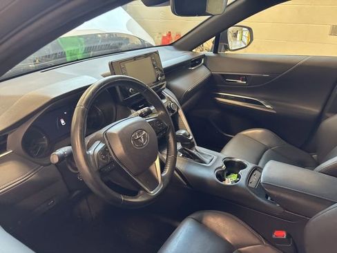 Used 2022 Toyota Venza XLE image 5