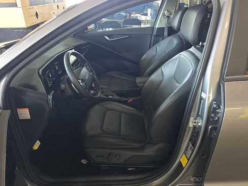 Used 2023 Kia Niro FWD image 9