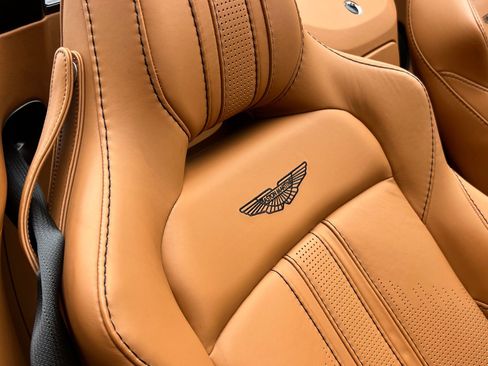 Used 2023 Aston Martin V8 Vantage Roadster RWD image 39