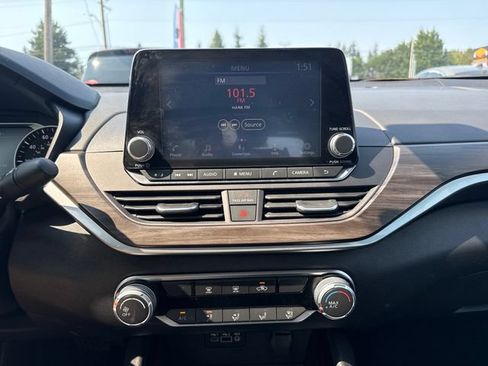 Used 2024 Nissan Altima 2.5 SV FWD image 18