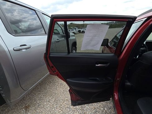 Used 2022 Toyota Corolla Cross XLE w/ Convenience Package image 12