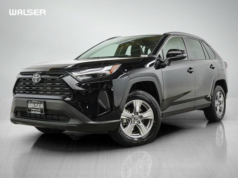 Used 2025 Toyota RAV4 XLE AWD/4WD image 1
