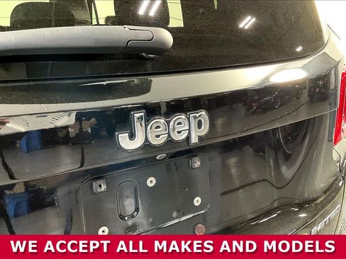 Used 2019 Jeep Renegade Limited AWD/4WD image 23
