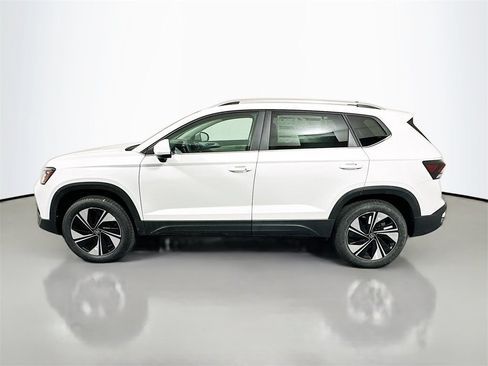 New 2026 Volkswagen Taos SE AWD/4WD image 4