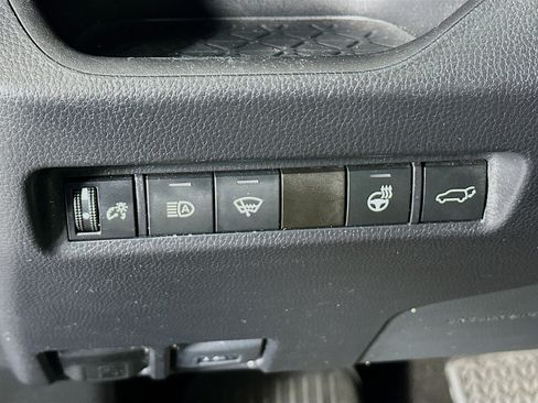 Used 2021 Toyota RAV4 XLE Premium image 17