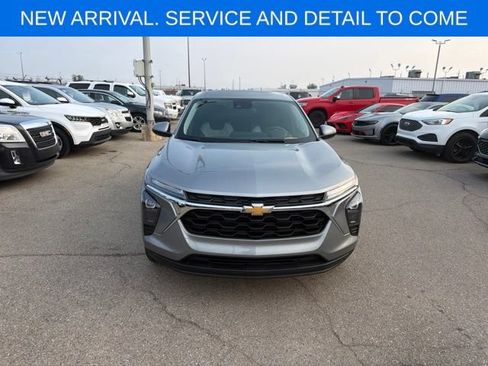Used 2024 Chevrolet Trax LS w/ LS Convenience Package FWD image 4