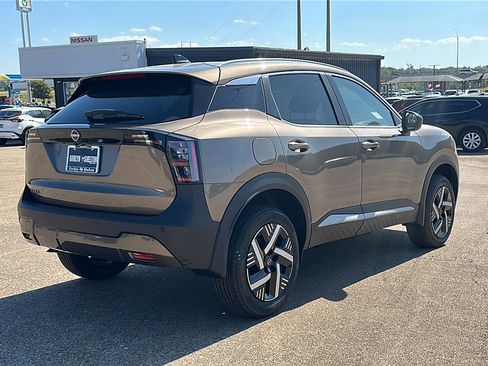 New 2026 Nissan Kicks SV w/ Charging Package image 8