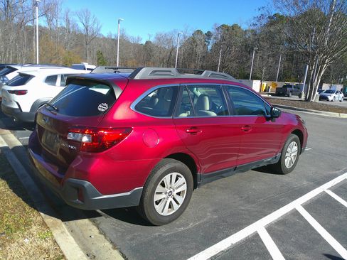 Used 2019 Subaru Outback 2.5i image 6