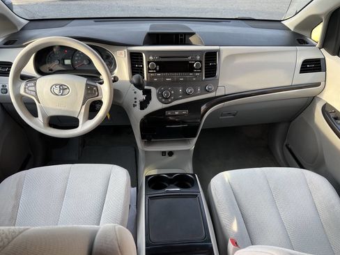 Used 2012 Toyota Sienna LE FWD image 15