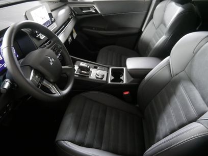 New 2025 Mitsubishi Outlander SE