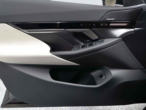 Used 2025 BMW 530i w/ Premium Package image 6