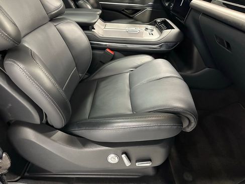 Used 2025 Lincoln Navigator Reserve image 65