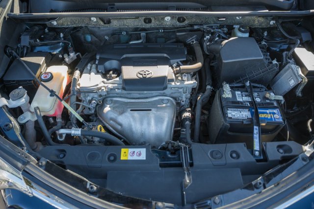 Used 2018 Toyota RAV4 XLE AWD/4WD image 17