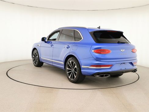 Used 2021 Bentley Bentayga Base image 4