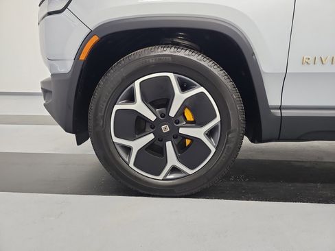 Used 2024 Rivian R1S Adventure AWD/4WD image 9