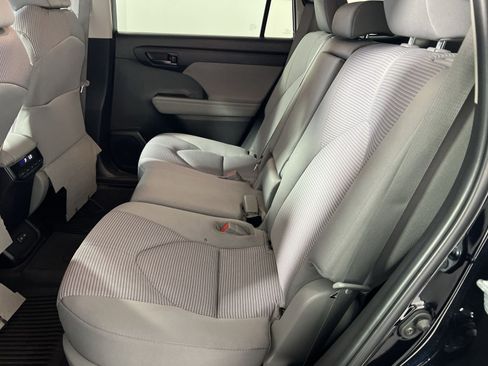 Used 2023 Toyota Highlander L FWD image 23