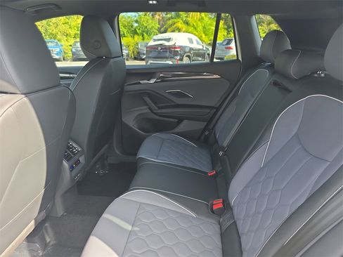 New 2026 Volkswagen Tiguan SEL R-Line image 9