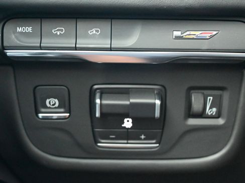 Used 2025 Cadillac Escalade V w/ LPO, ONYX Package image 31