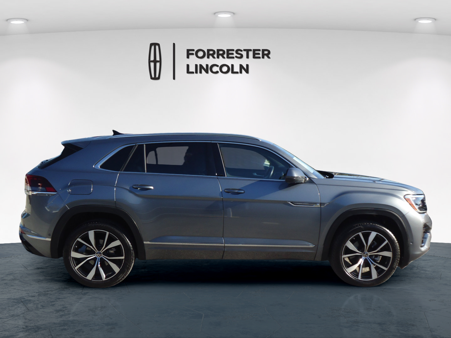Used 2024 Volkswagen Atlas Cross Sport SEL Premium R-Line AWD/4WD image 2