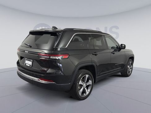 Used 2023 Jeep Grand Cherokee Limited AWD/4WD image 7