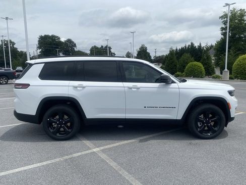 New 2025 Jeep Grand Cherokee L Limited w/ Luxury Tech Group II image 9