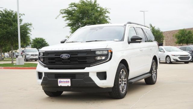 Used 2025 Ford Expedition Active AWD/4WD image 3