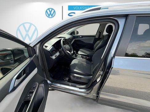 Used 2023 Volkswagen Taos SE FWD image 18