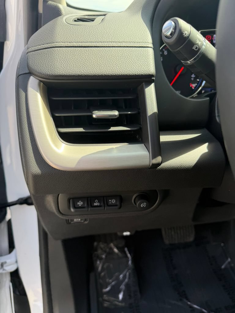 Used 2024 GMC Terrain Denali w/ Denali Premium Package AWD/4WD image 8