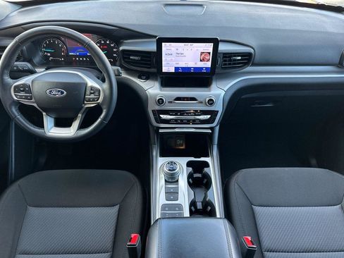 Used 2023 Ford Explorer XLT image 14