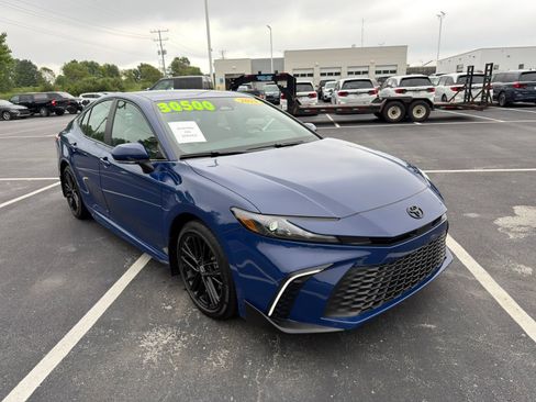 Used 2025 Toyota Camry SE FWD image 10
